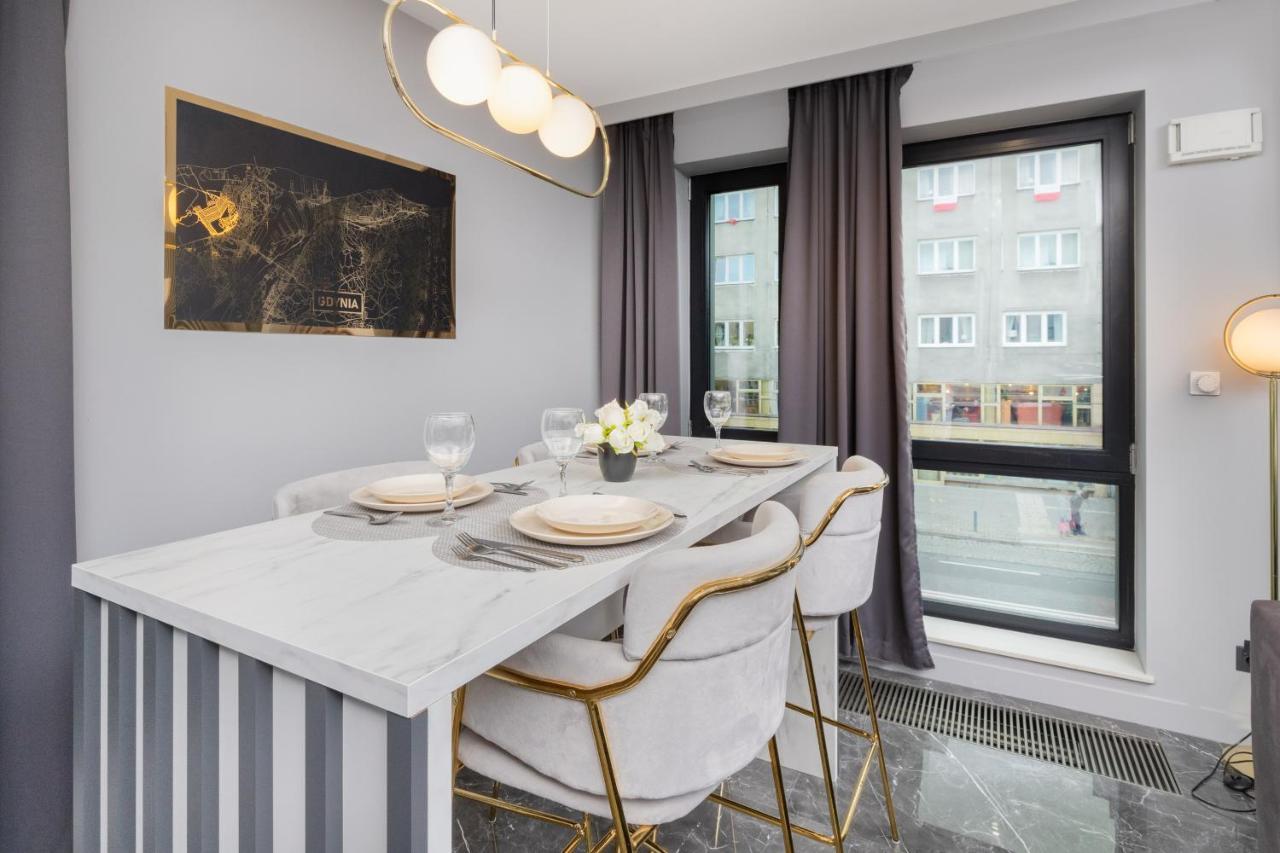 Luxurious Apartment With Two Bedrooms And Parking In Gdynia By Noclegi Renters Exterior photo
